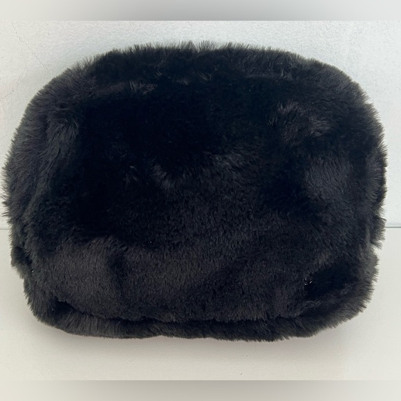 Apana Studio to Street BIGGER Cozy Faux Fur Adjustable Belt Bag NWT MSRP $50 - Picture 3 of 7